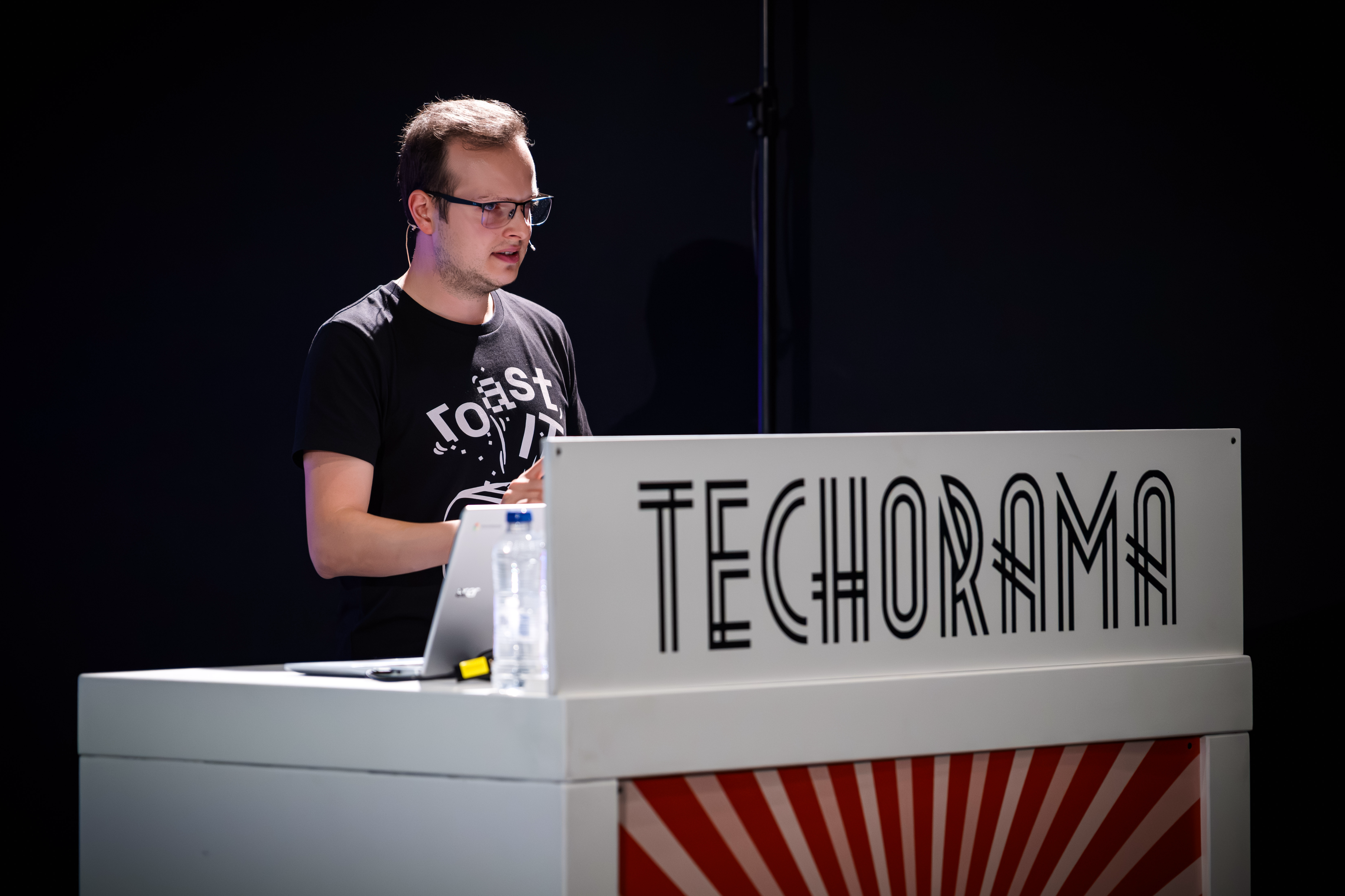 Picture of Jarne Van Aerde on Techorama stage